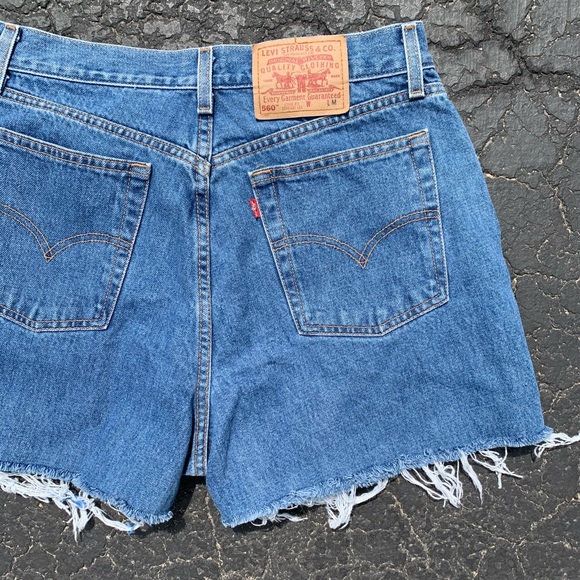 LEVIS CUTOFFS - Picture 4 of 4